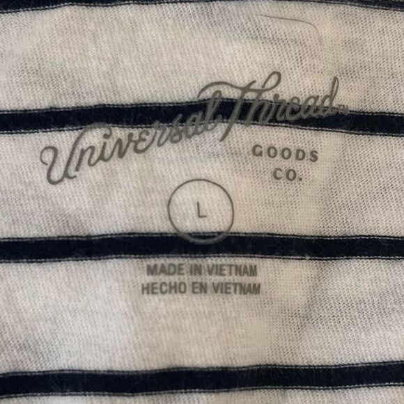 Universal Thread Striped Tee   Size L - Picture 3 of 4